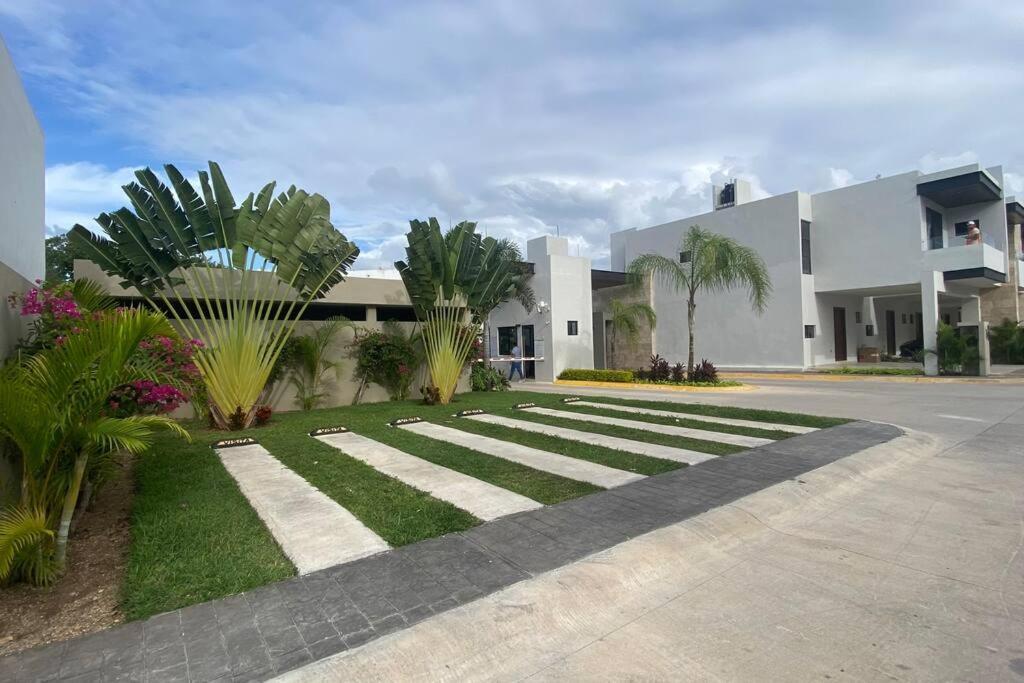 Big New House In Selvanova Coto 9 Сasa de vacaciones *